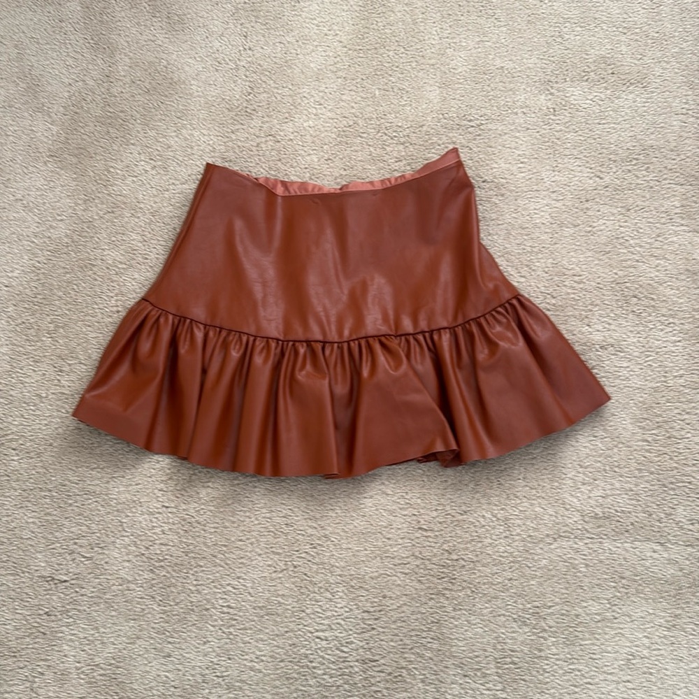 Impeccable pic leather style skirt size M